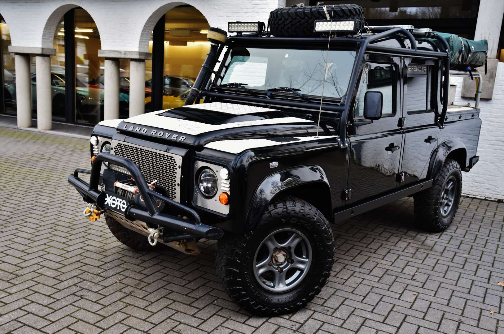 Land Rover Defender 110 - 21