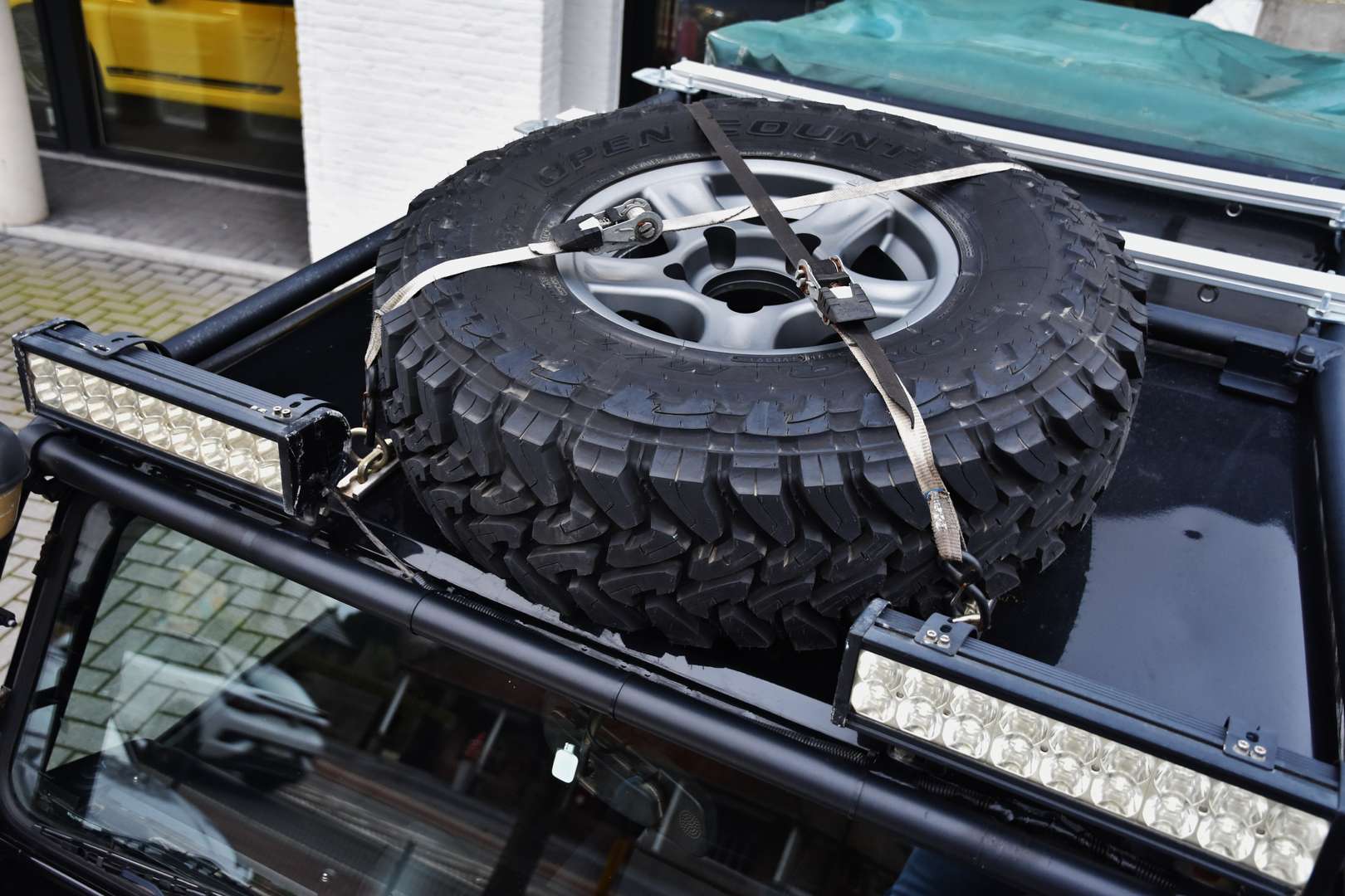 Land Rover Defender 110 - 27