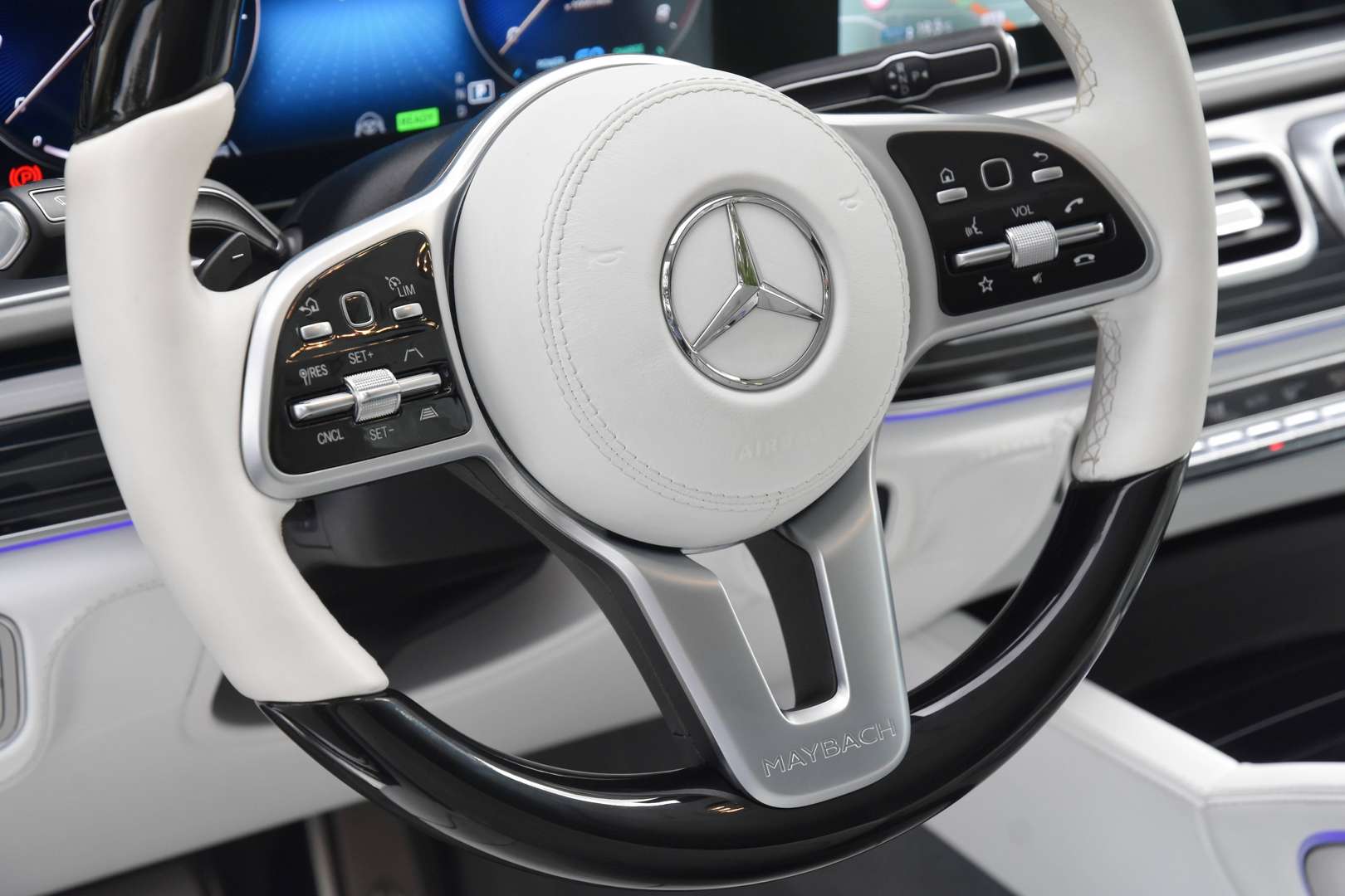 Mercedes-Benz GLS 600 - 11