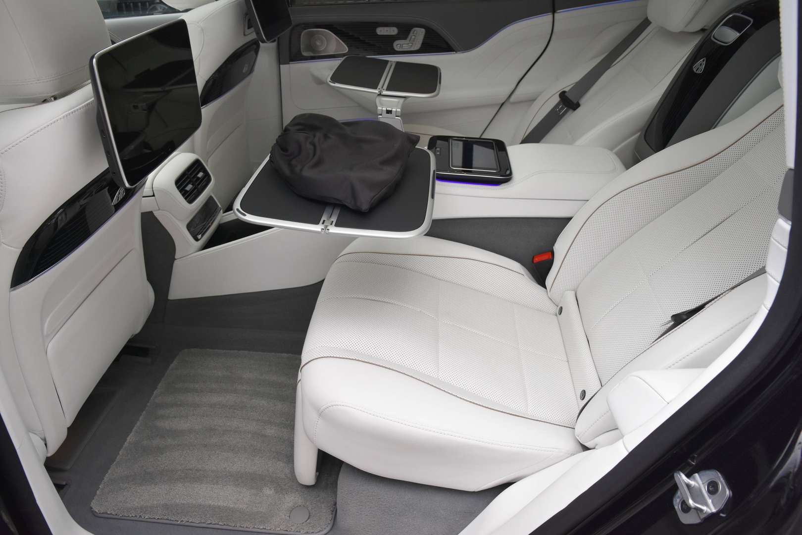 Mercedes-Benz GLS 600 - 12