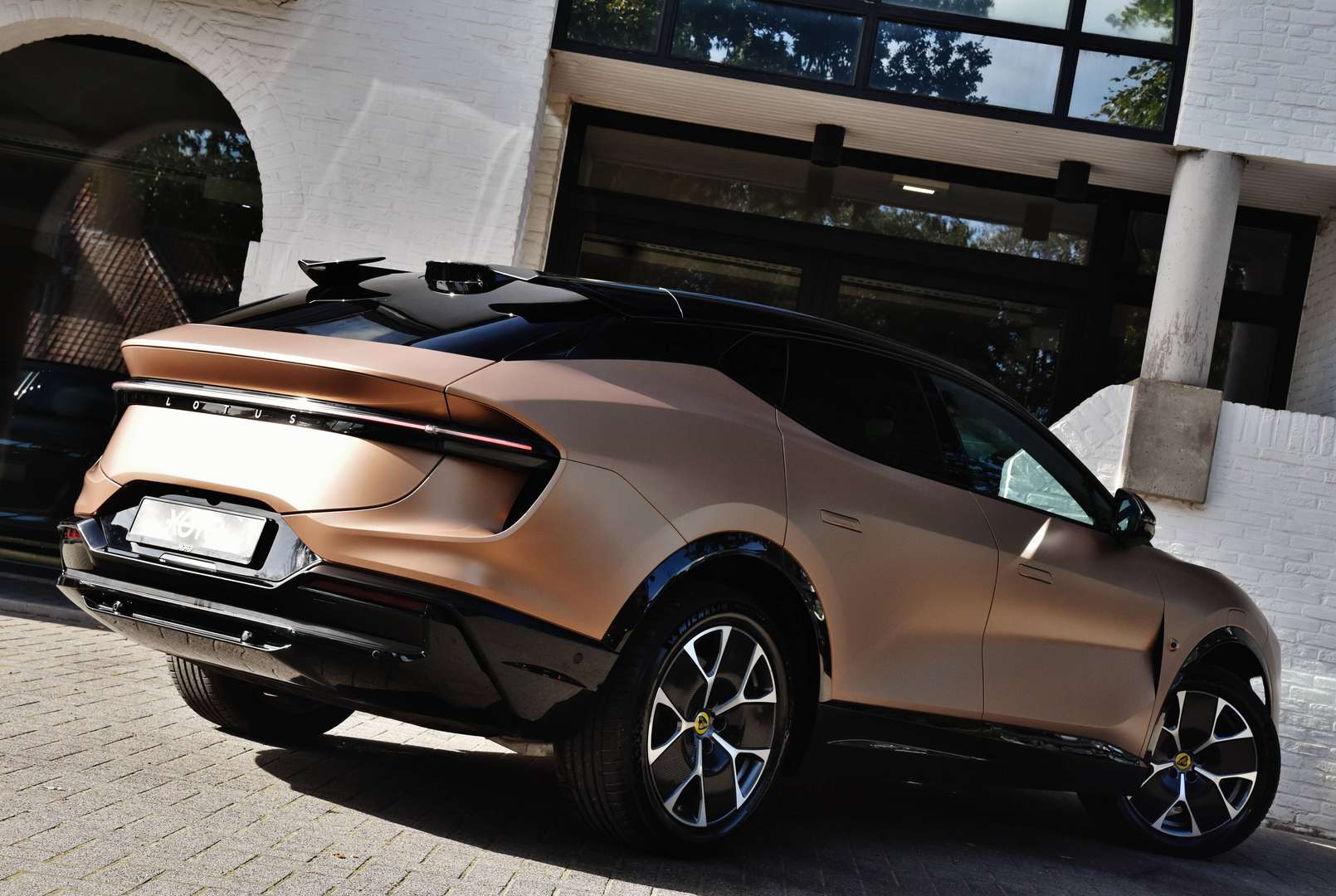 Lotus Eletre - 8