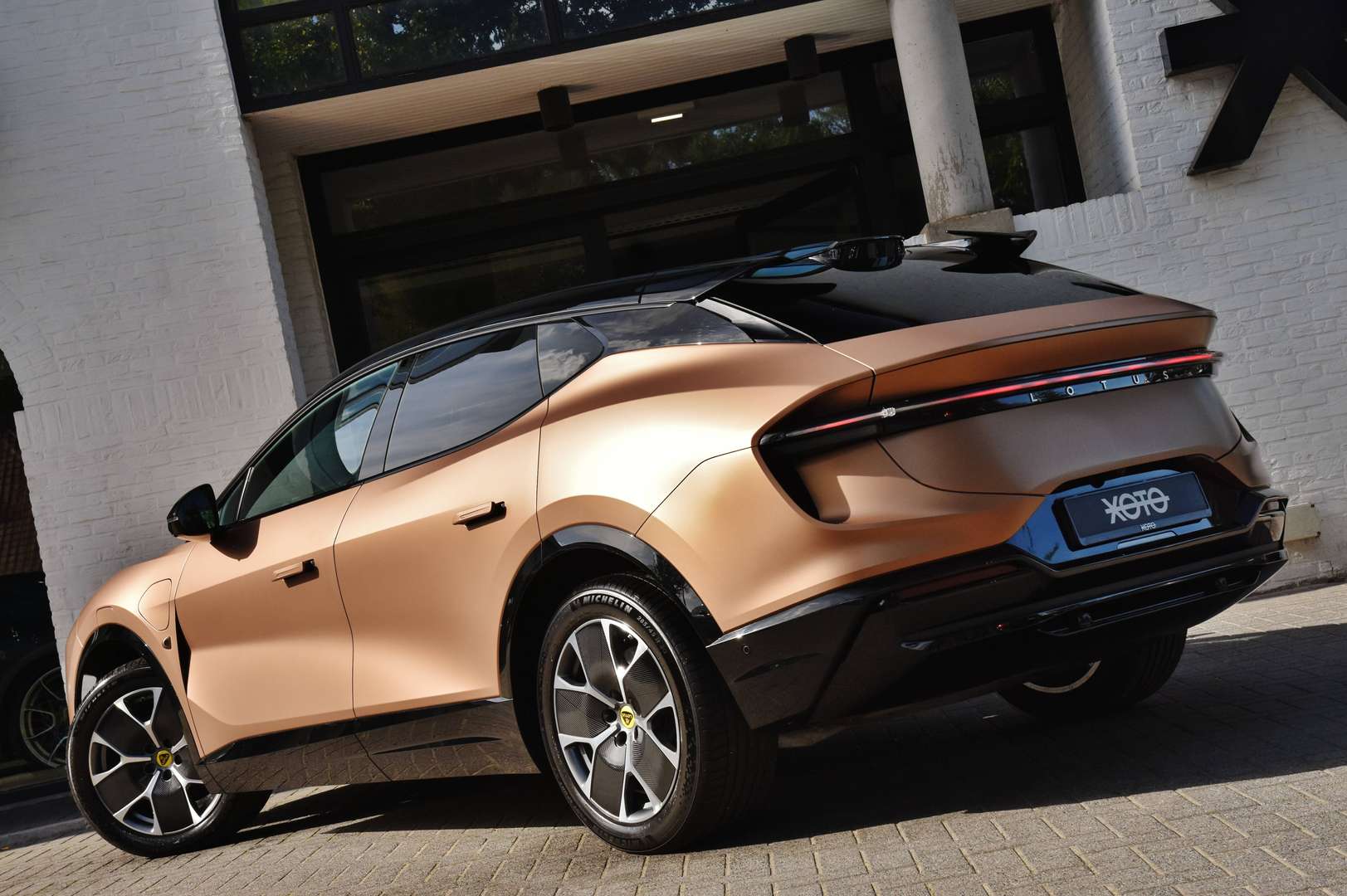 Lotus Eletre - 9