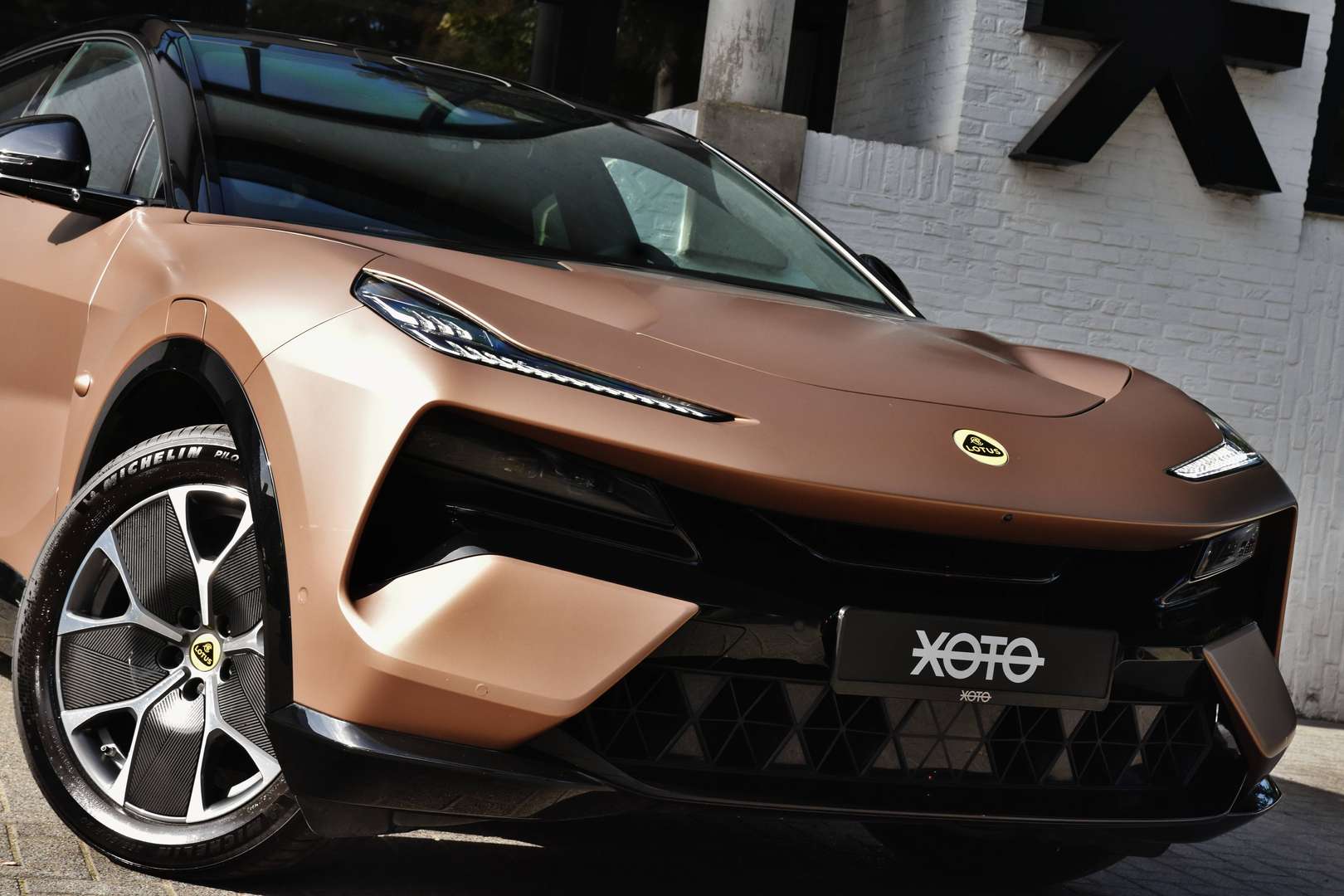 Lotus Eletre - 10
