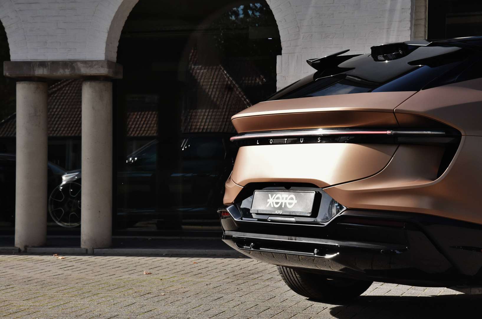 Lotus Eletre - 17