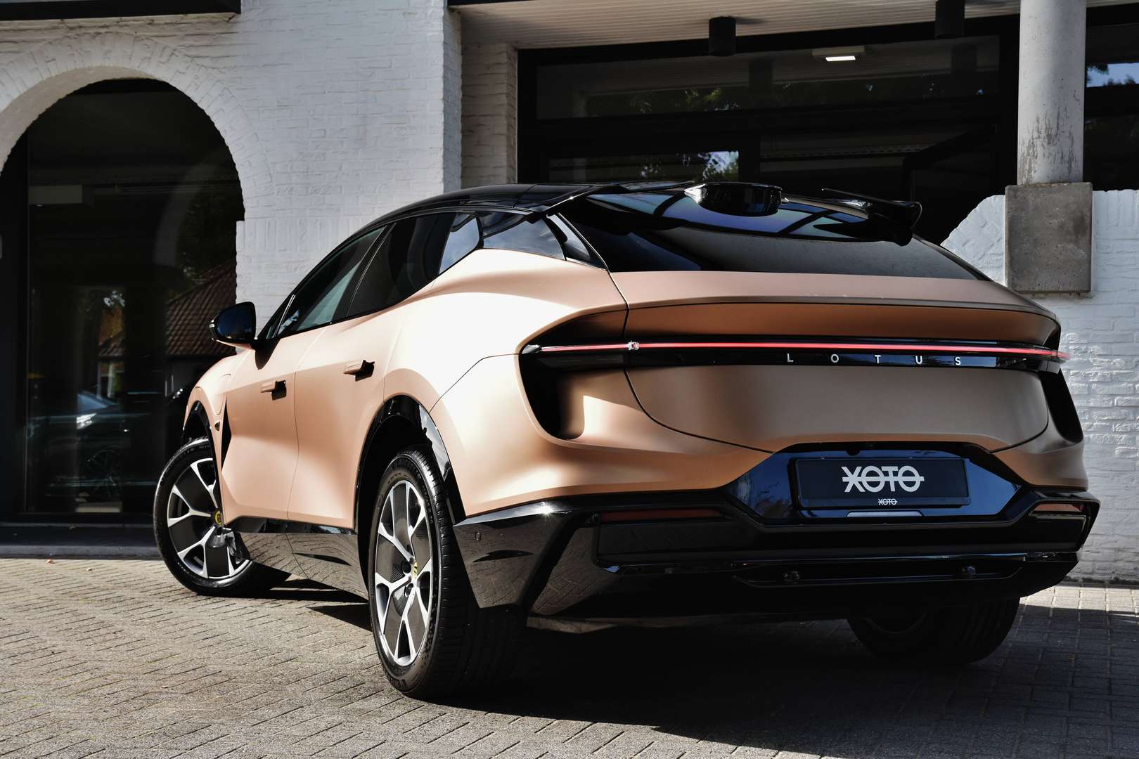Lotus Eletre - 16