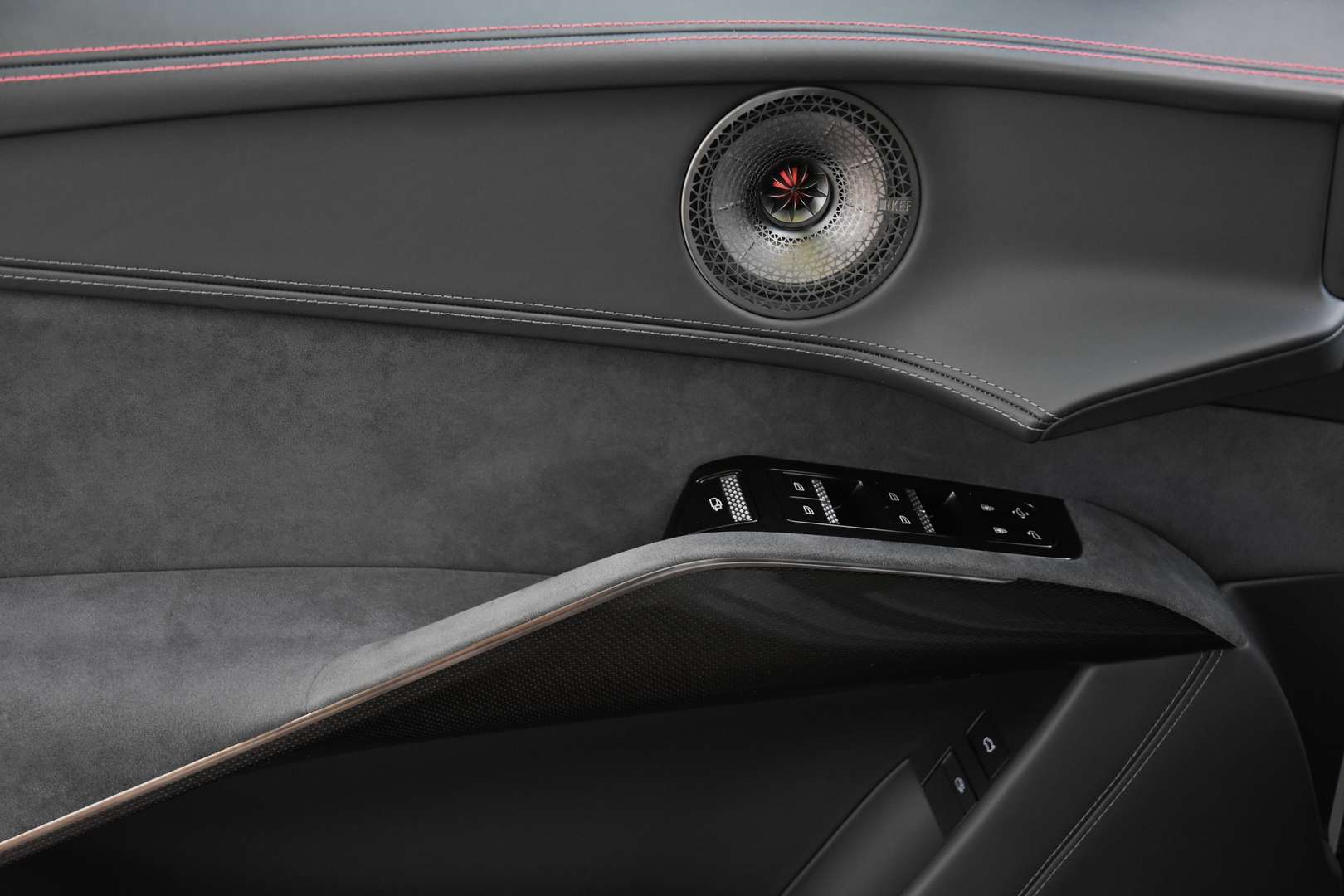 Lotus Eletre - 22