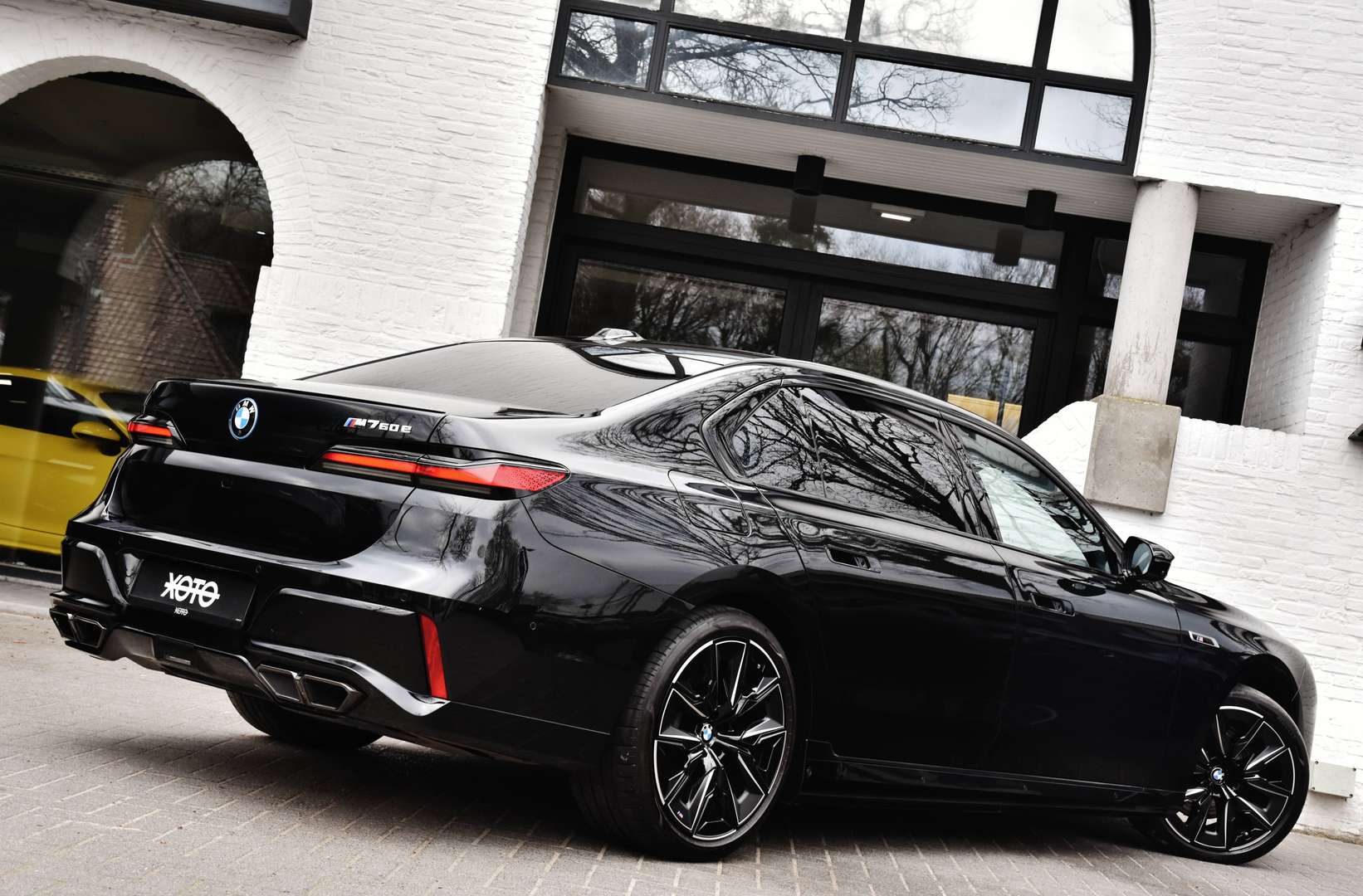 BMW 760 - 8