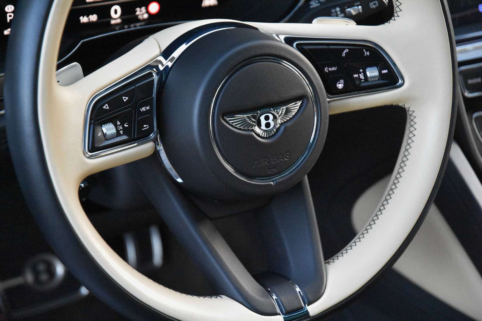 Bentley Bentayga - 11