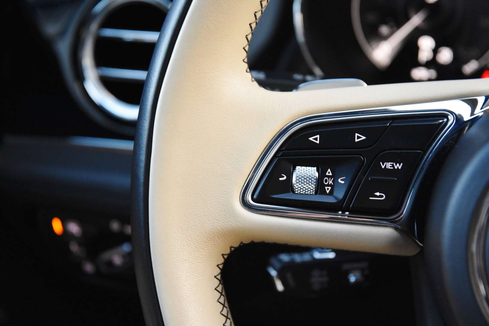 Bentley Bentayga - 23