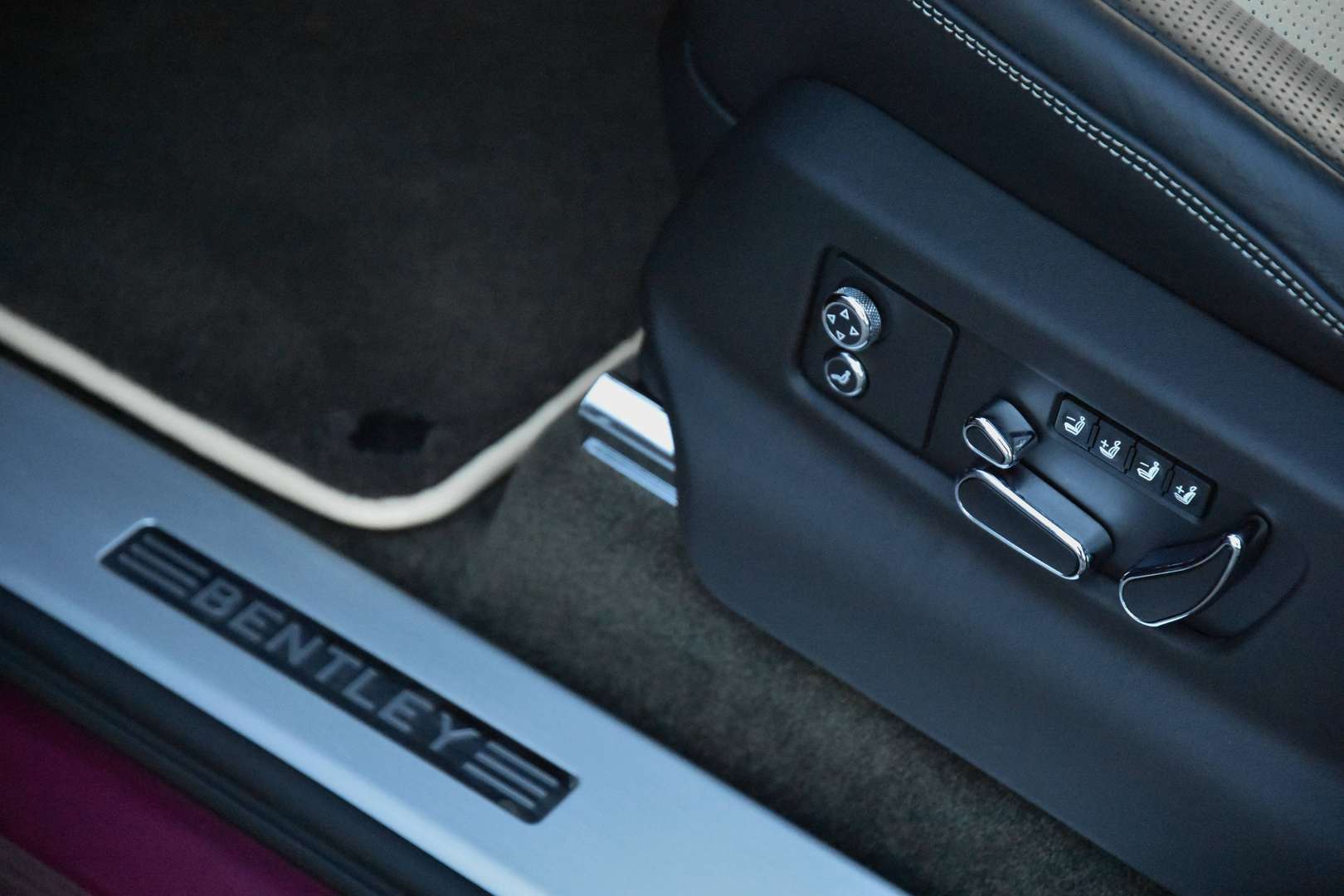 Bentley Bentayga - 37