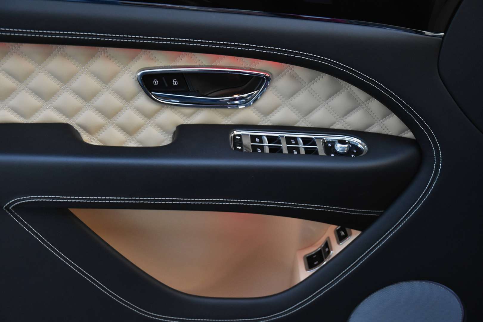 Bentley Bentayga - 36