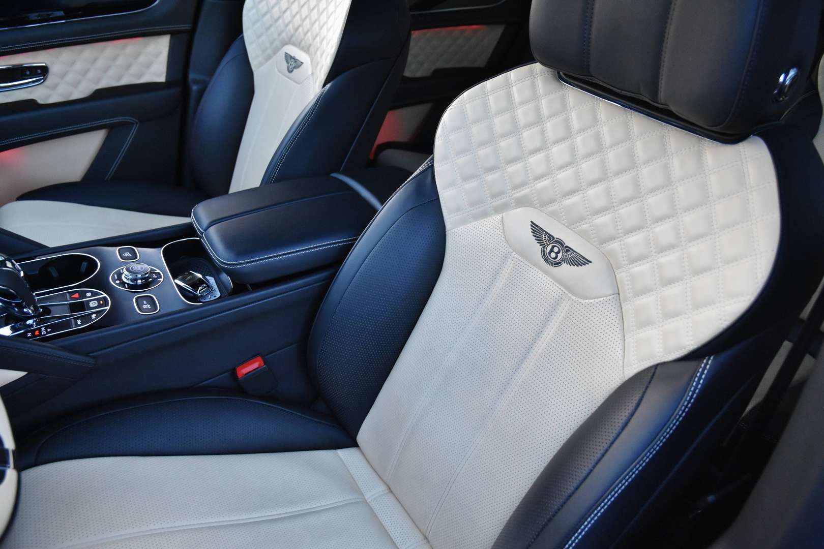 Bentley Bentayga - 38
