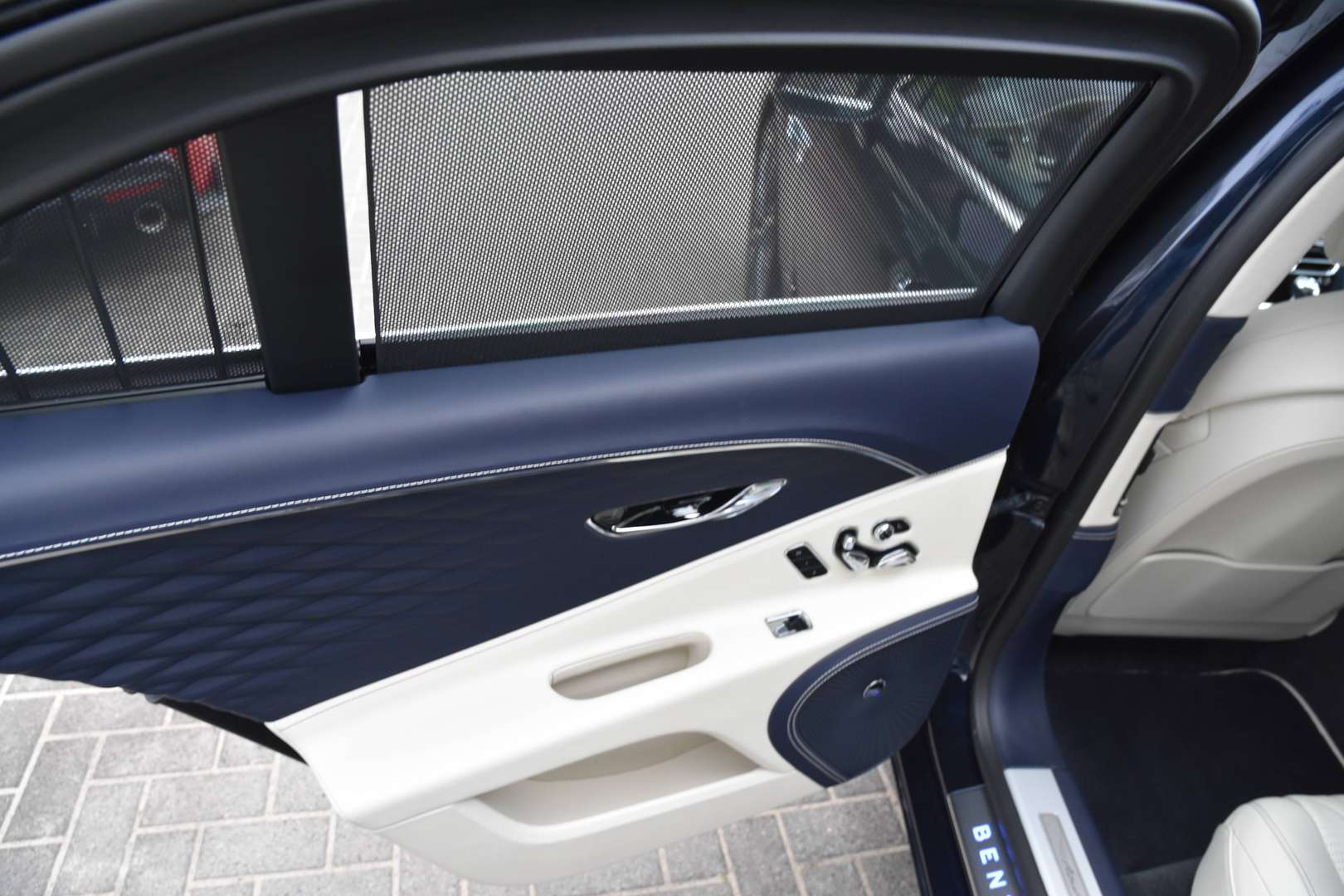 Bentley Flying Spur - 25