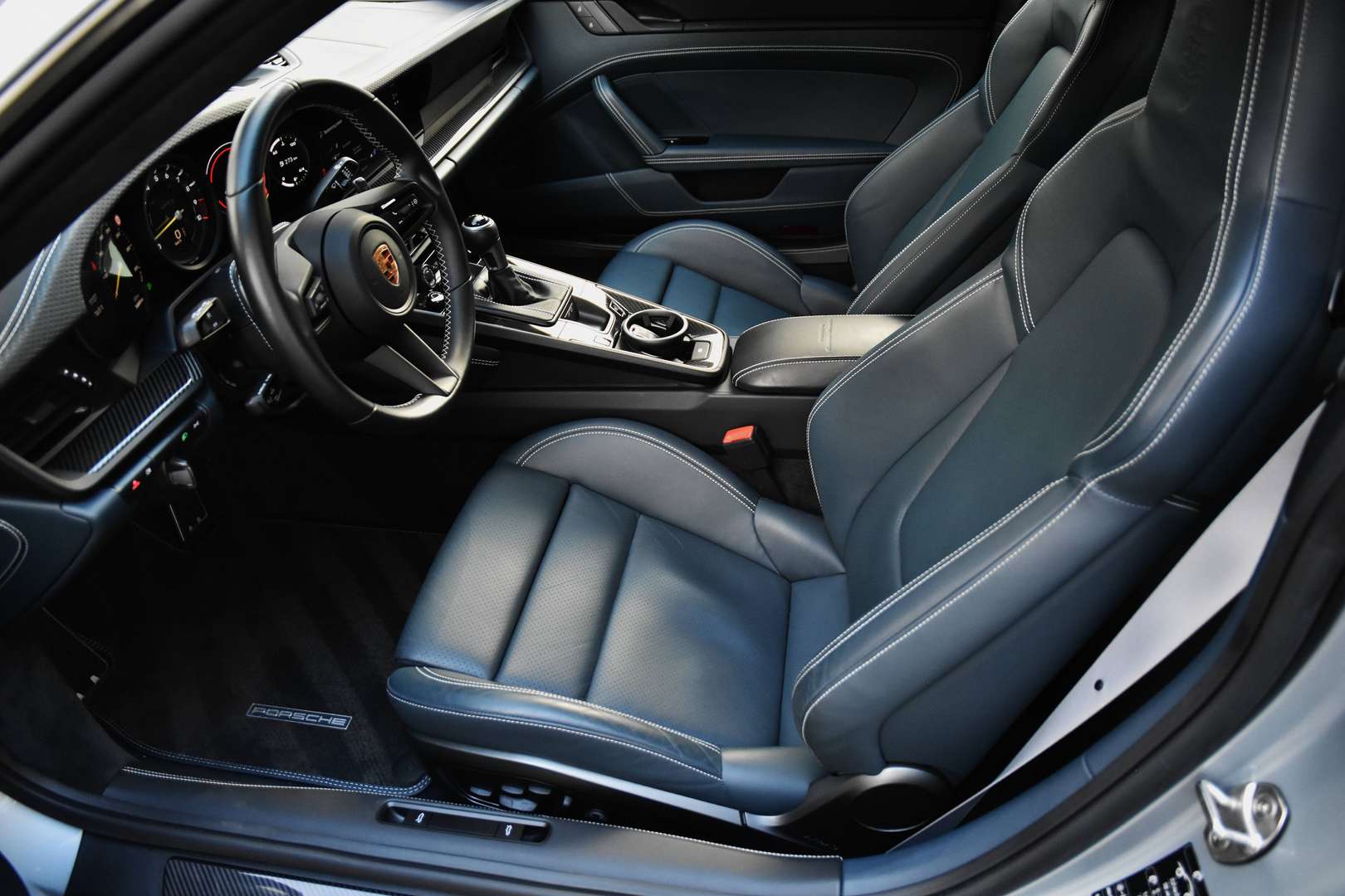 Porsche 911 GT3 Touring - 5