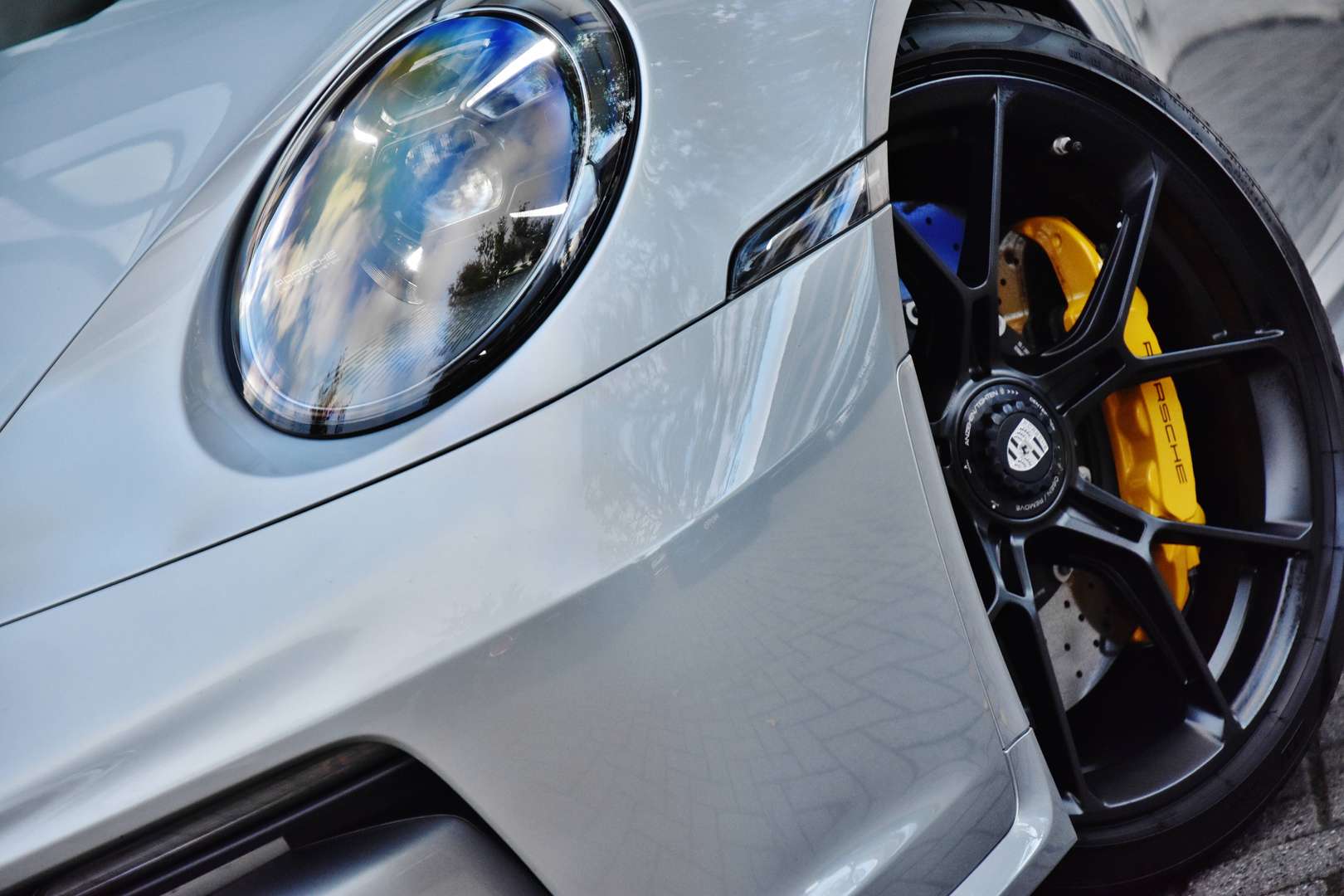 Porsche 911 GT3 Touring - 7