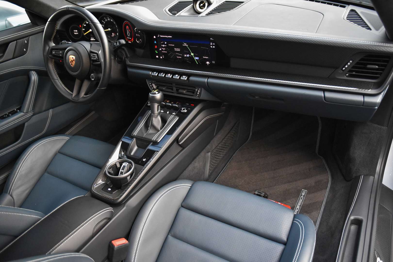 Porsche 911 GT3 Touring - 13