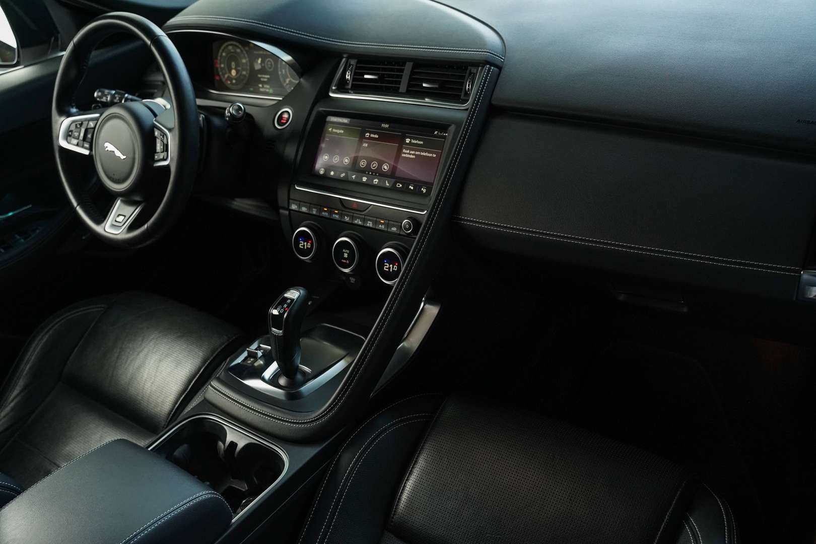 Jaguar E-Pace - 13