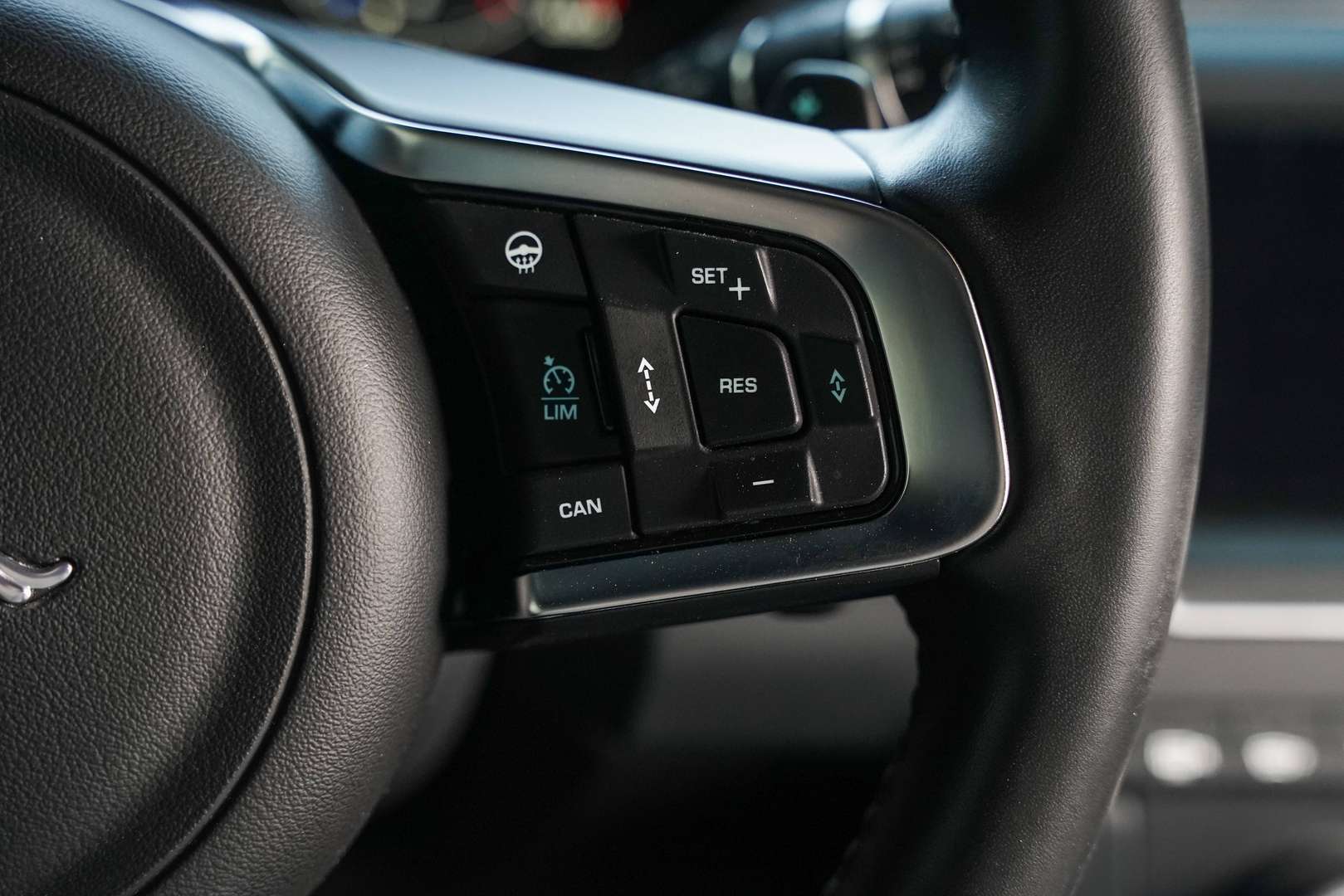 Jaguar E-Pace - 21