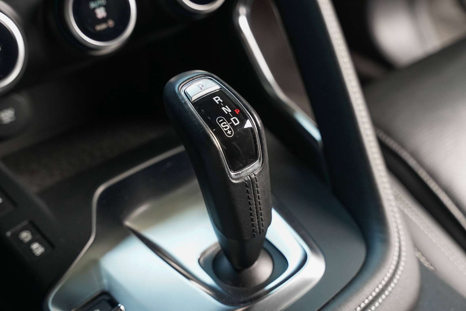 Jaguar E-Pace - 24