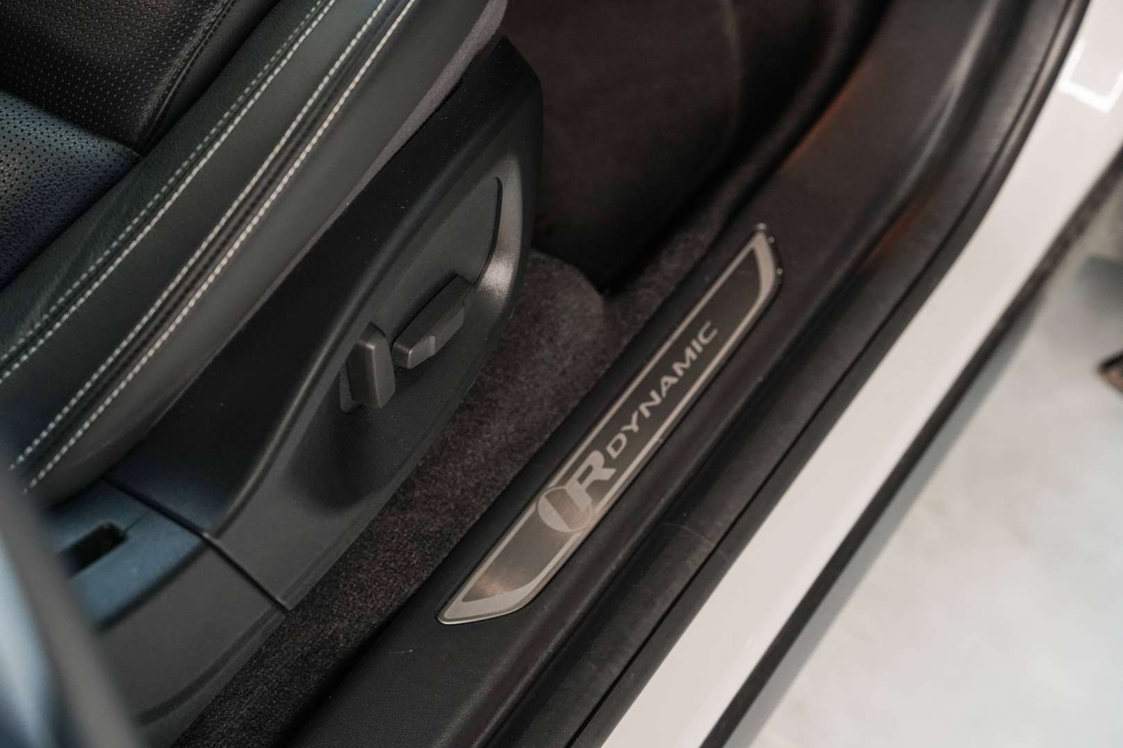Jaguar E-Pace - 32