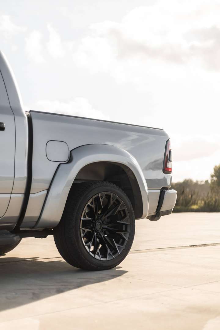 Dodge RAM - 8
