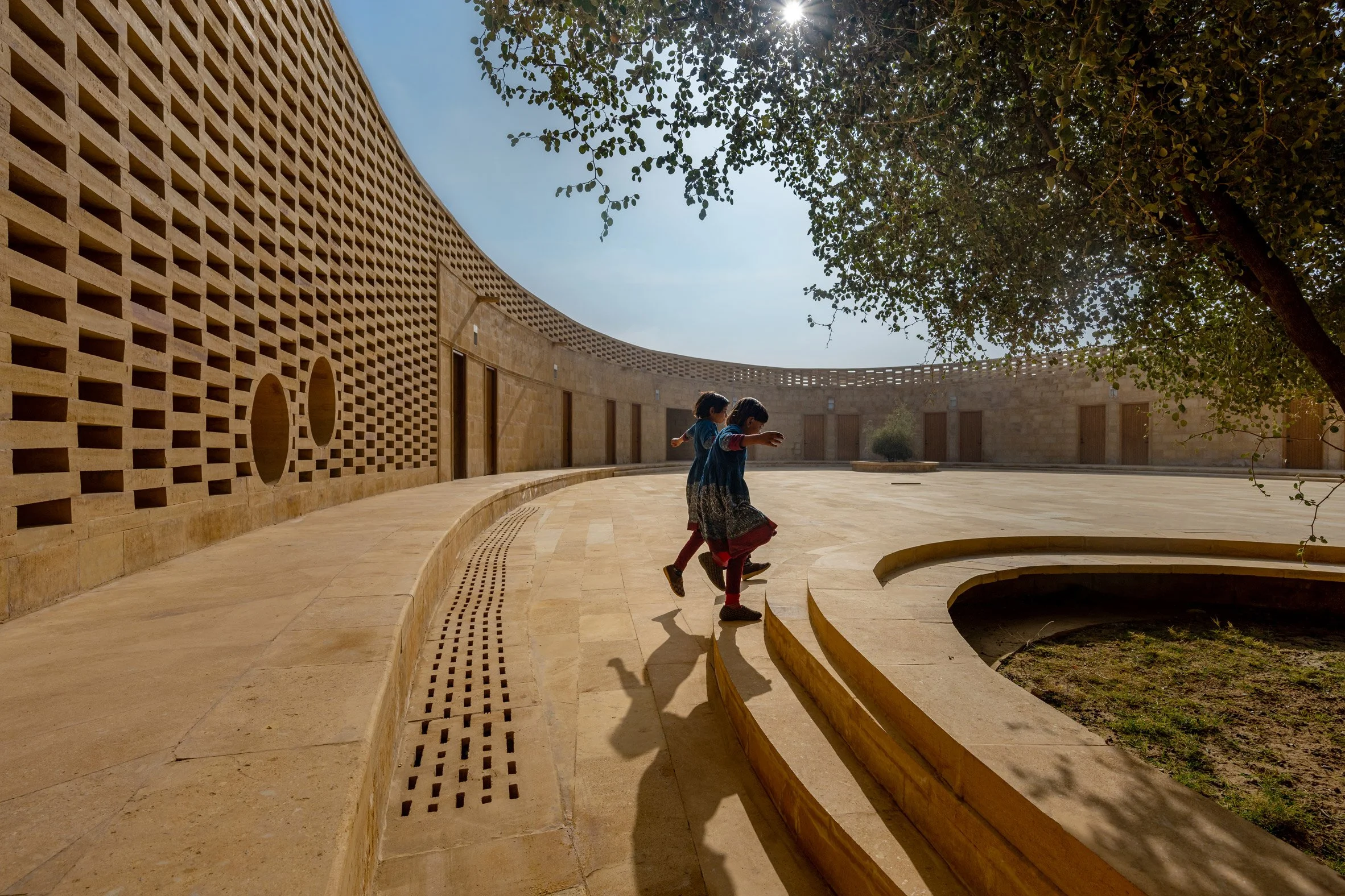 Rajkumari Ratnavati Girls School. Diana Kellogg Architects.