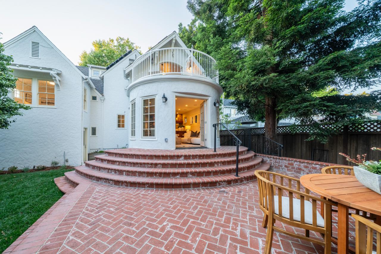 image of office building exterior (for a mobility and transportation)