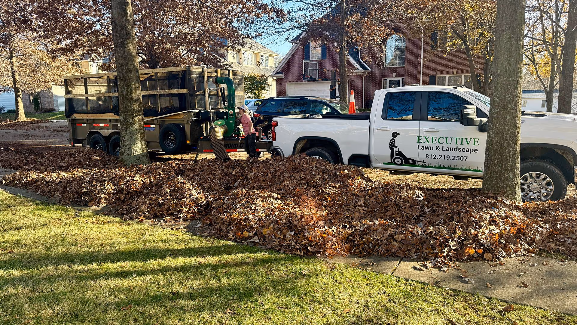 fall leaf removal service by Executive Lawn Care & Landscaping Bloomington Indiana
