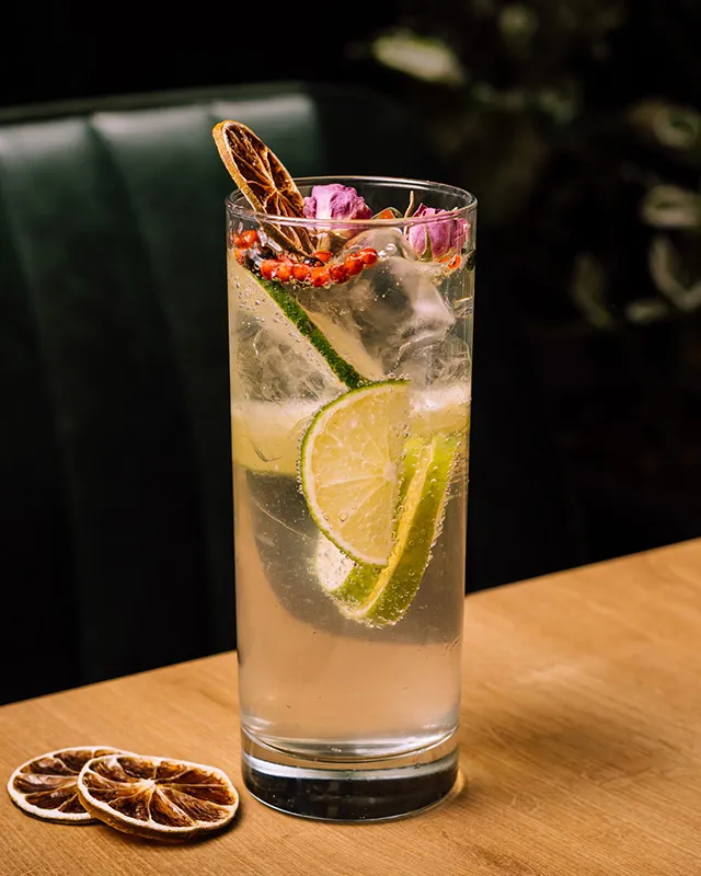 Alkoholmentes gin-tonic Woodoo Café Kávézó Szeged