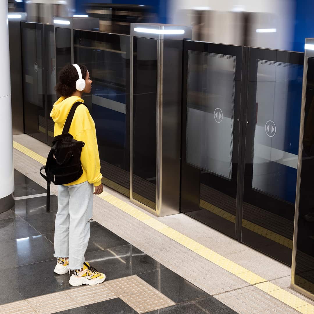 Unattended retail solutions for transit hubs and airports