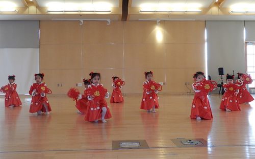 image of choir performing (for a church & cathedral)