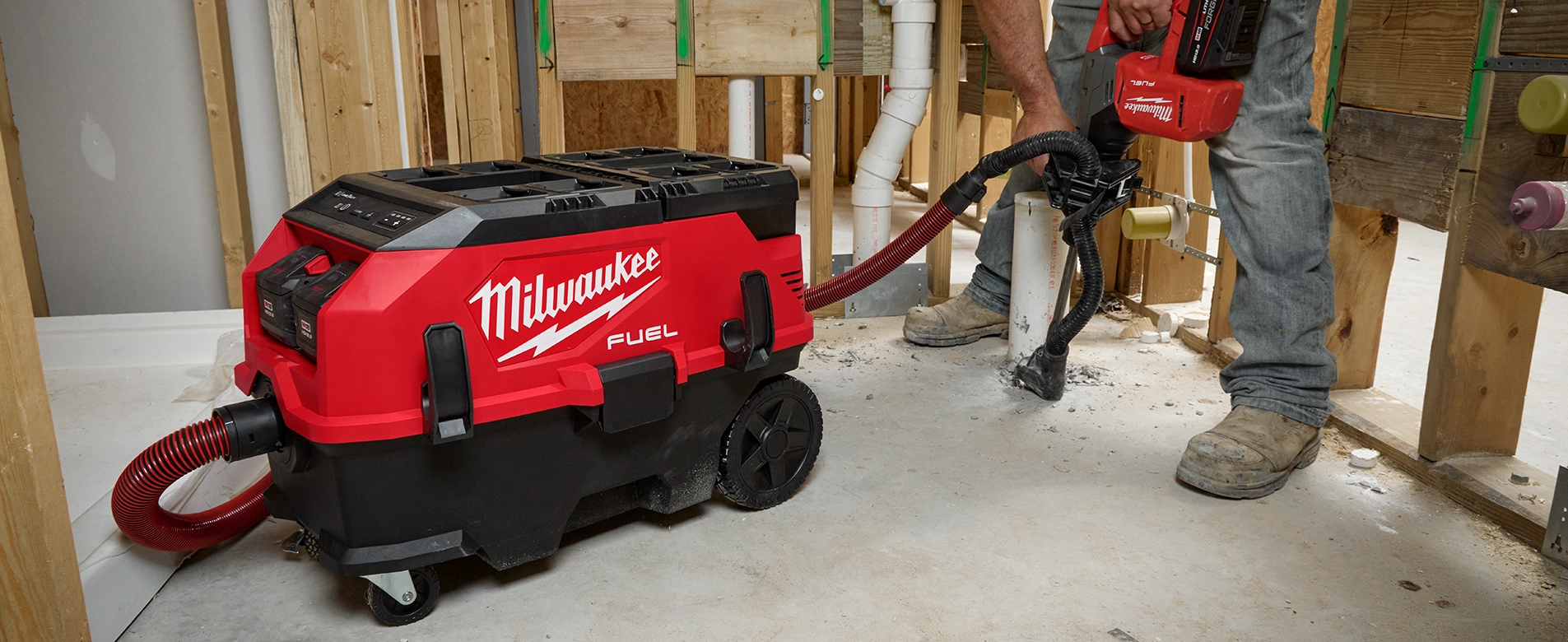Milwaukee Cordless or Corded Dust Extractor