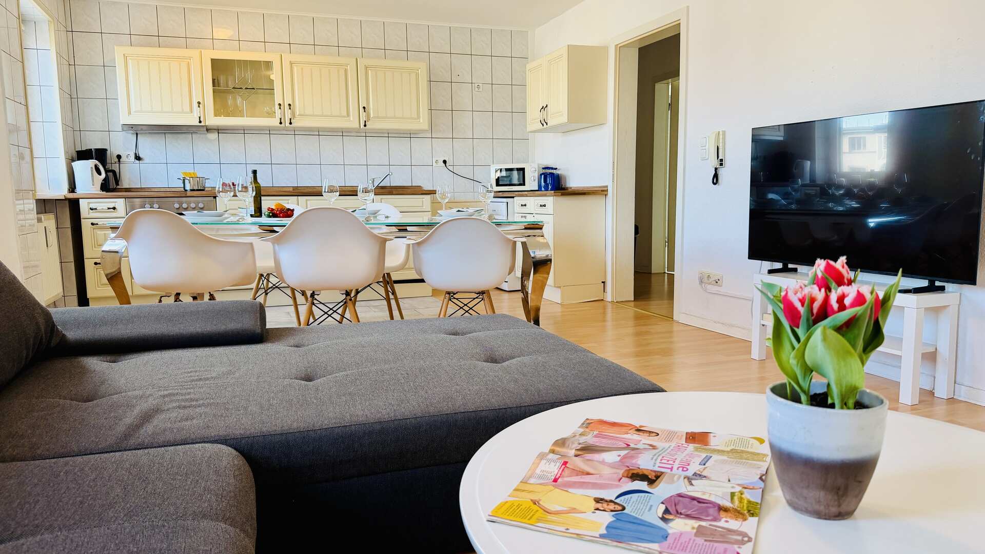 Sitzbereich mit Smart TV