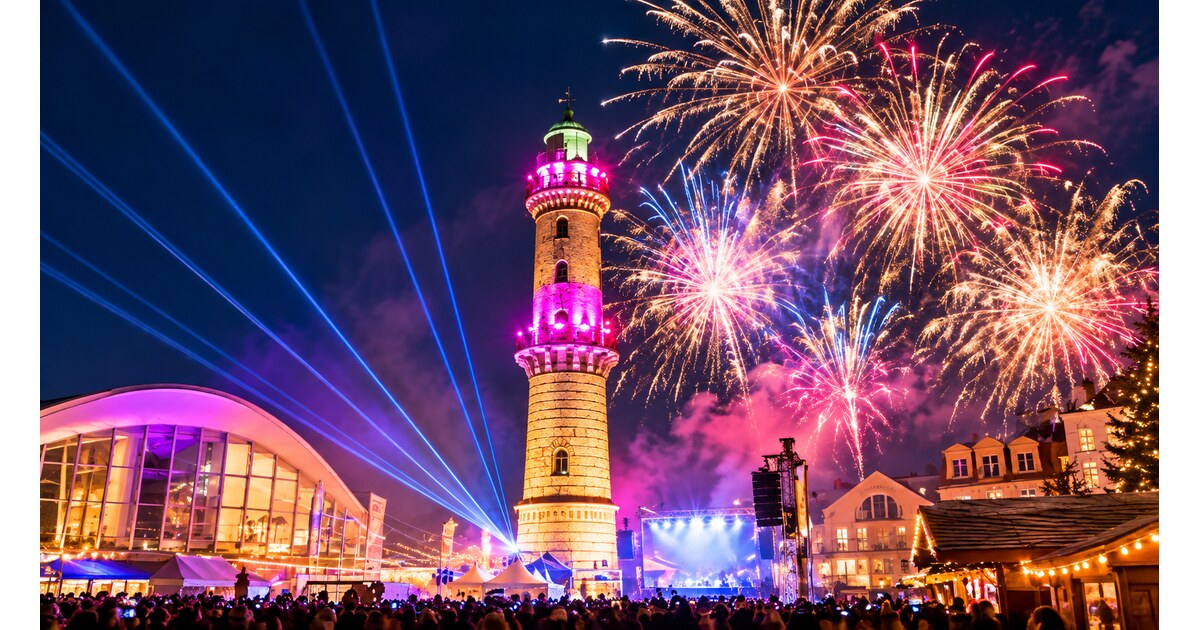 Luftaufnahme vom Yachthafen Hohe Düne gegenüber von Warnemünde