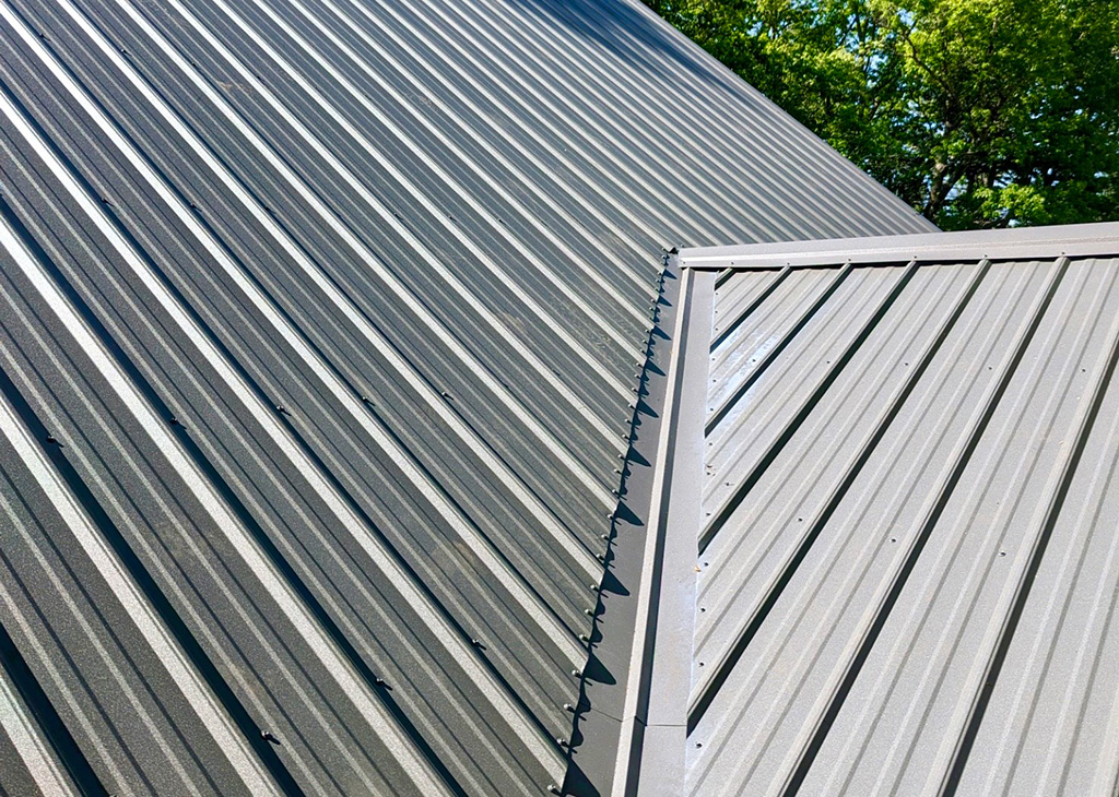 Crinkle finish on a metal roof