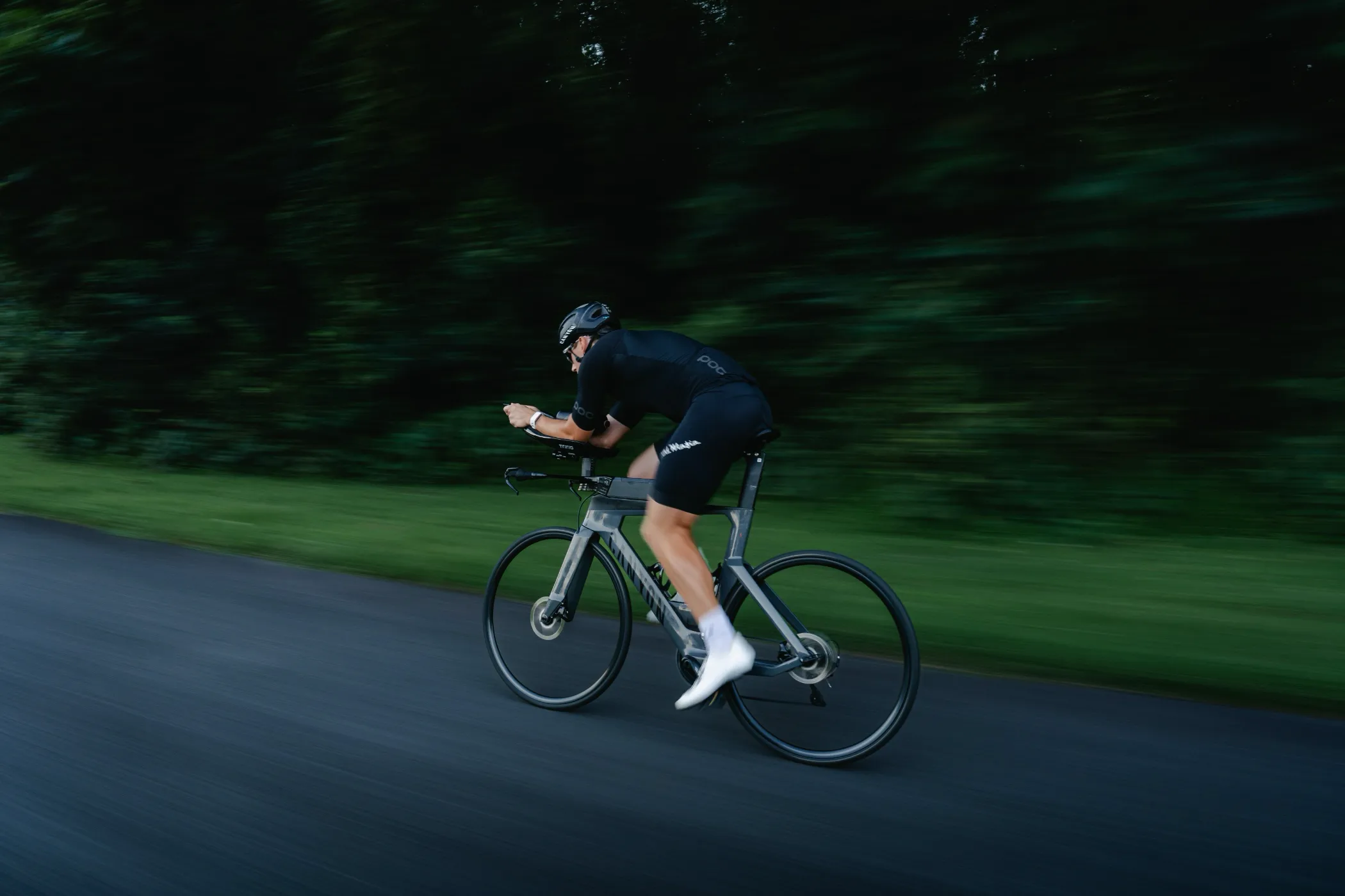 Canyon Speedmax rider in motion blur
