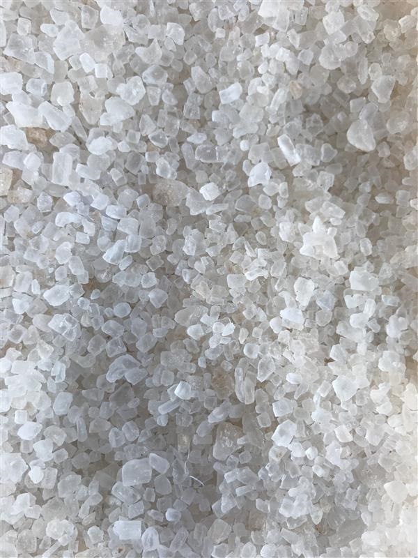 Screened medium salt sized for commercial bagging