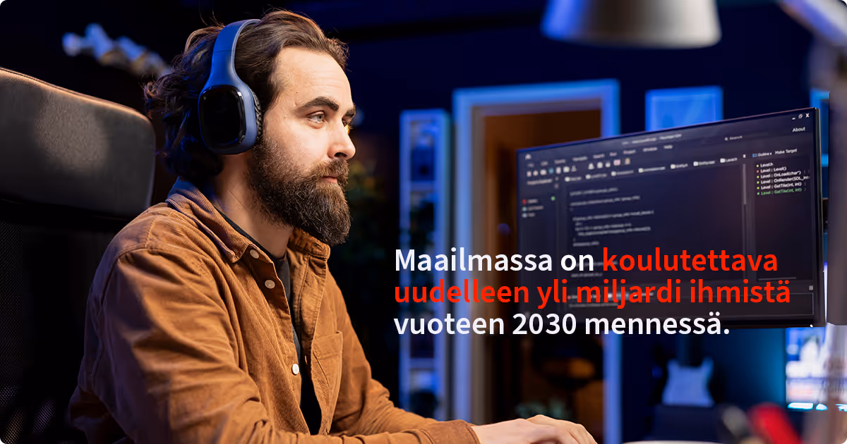 Parrakas mies kuulokkeet päässään katsoo tietokoneen näyttöä, jossa näkyy koodia. Kuvan päällä oleva teksti lukee: "Maailmassa on koulutettava uudelleen yli miljardi ihmistä vuoteen 2030 mennessä."