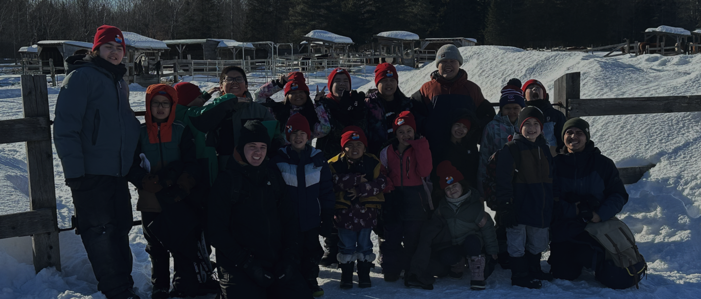 Groupe d'enfants au camp d'hiver