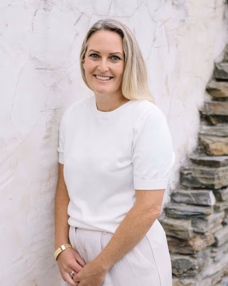 Headshot of Erin Whale in a white t-shirt.