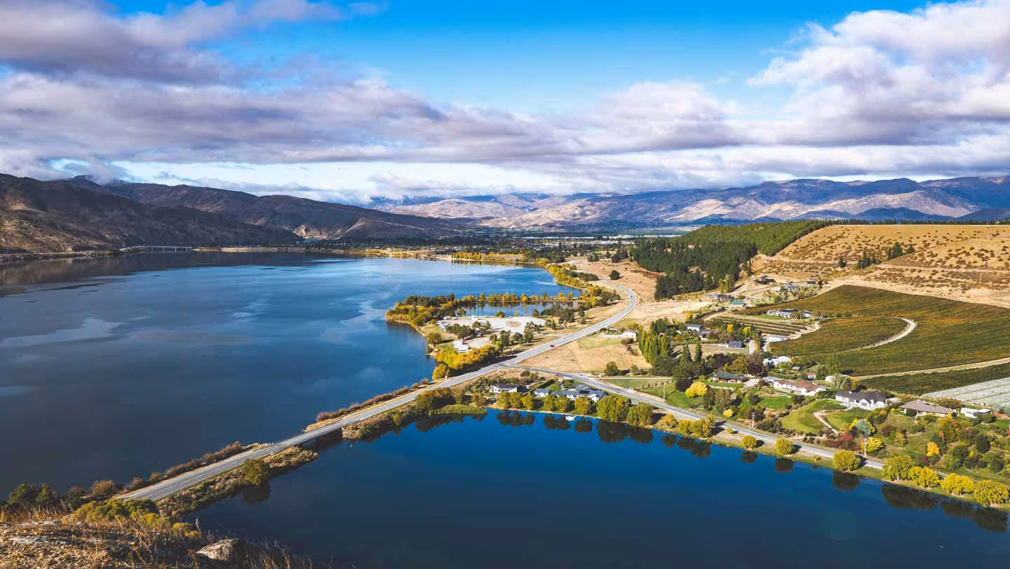 Aerial shot of Cromwell and area.