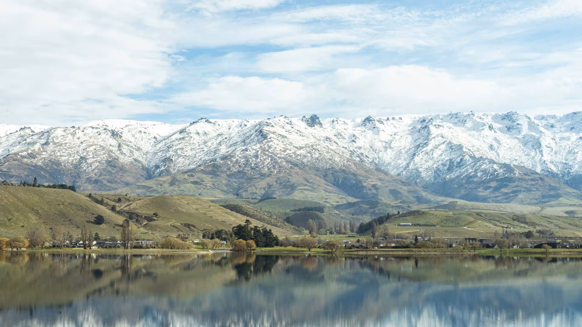 Landscape shot of mountains near Cromwell.