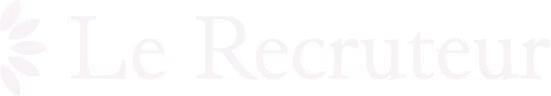 Logo du texte Le Recruteur en blanc avec une fleur stylisée à gauche.