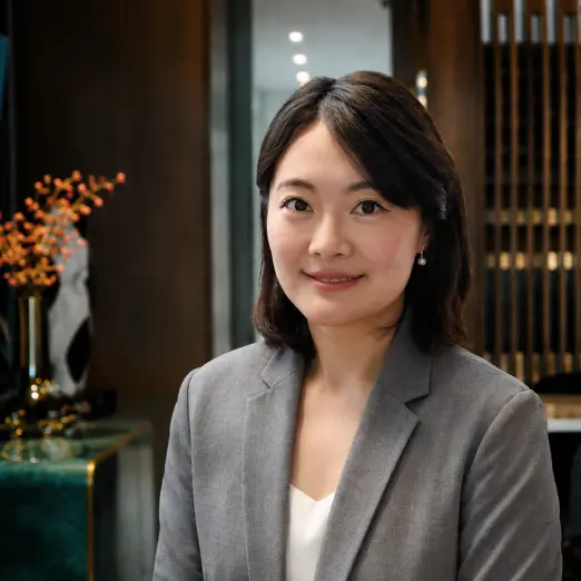 Portrait of a professionally dressed woman.