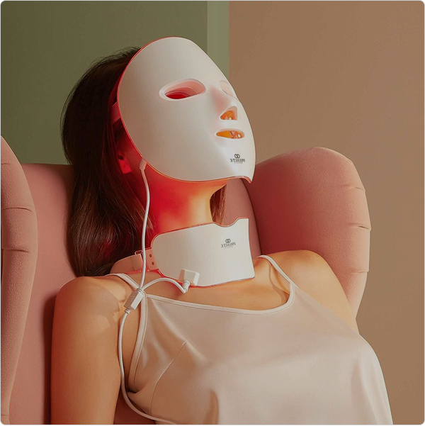 Utilizing various wavelengths of LED light, this gentle and non-invasive treatment effectively addresses skin concerns such as acne, fine lines, pigmentation, and inflammation.