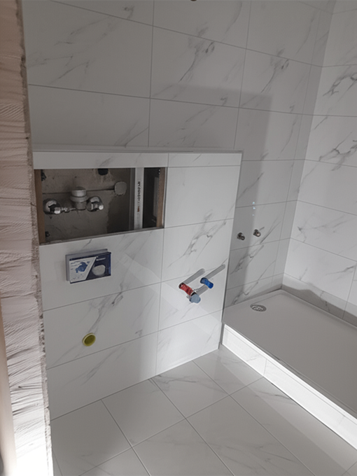 Referenzfoto von Wand- und Bodenfliesen