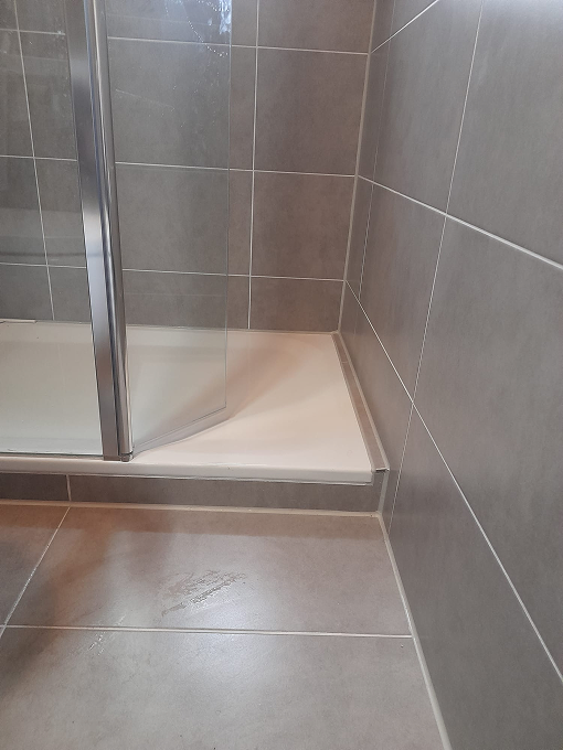 Referenzfoto einer sauberen Fliesenverlegung