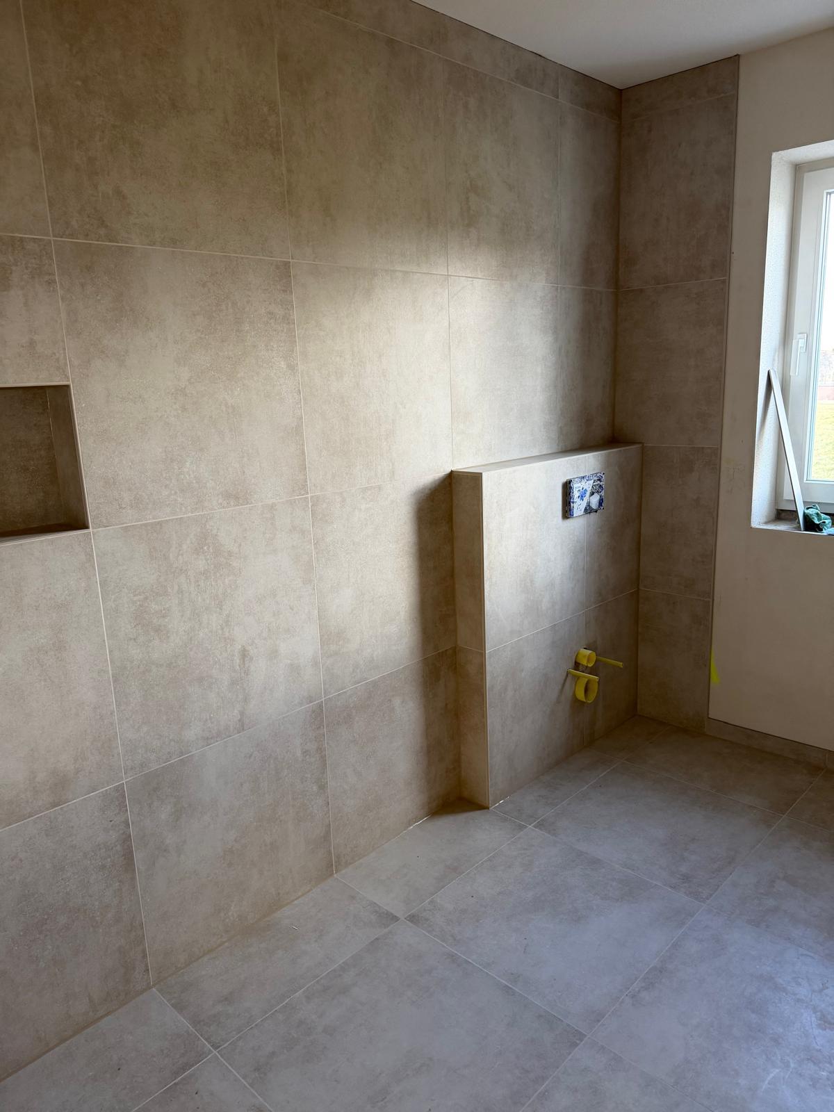 Weiteres Referenzfoto einer Innenraum-Fliesenarbeit