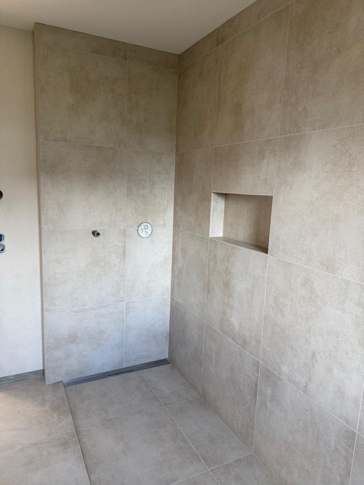 Weiteres Referenzfoto hochwertiger Fliesenarbeiten