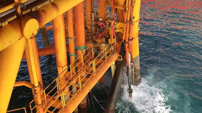 RIser Assembly and Umbilical Pull In - Katmai